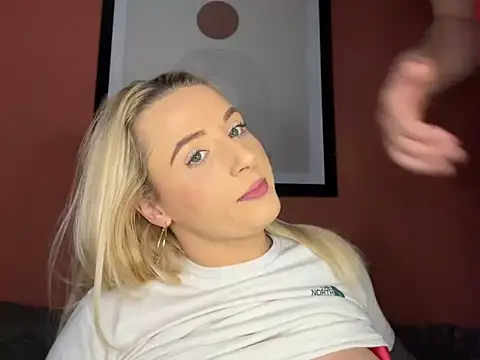 Strongqueen online show from 12/25/24, 12:27