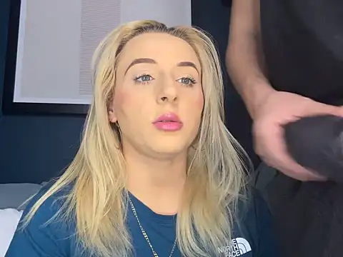 Strongqueen online show from 02/15/25, 08:43