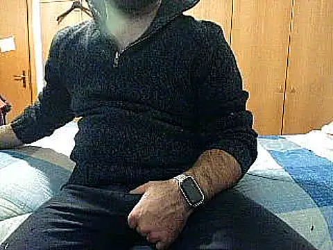 Snapshot of Attila985 chatting on 01/06/25, 04:02 Attila985 online show from 01/06/25, 04:02