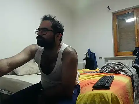 Snapshot of Attila985 chatting on 11/03/25, 10:53 Attila985 online show from 11/03/25, 10:53