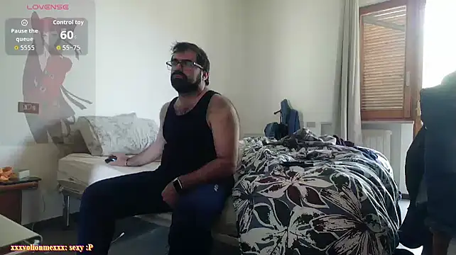Snapshot of Attila985 chatting on 04/09/26, 12:32 Attila985 online show from 04/09/26, 12:32