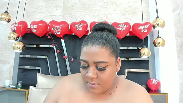 Snapshot of BiancaFollerach chatting on 02/18/25, 11:33 BiancaFollerach online show from 02/18/25, 11:33