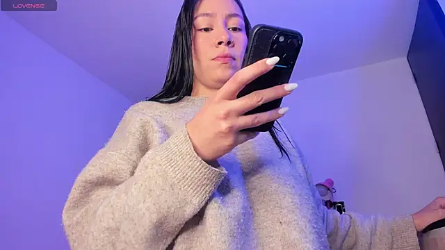 Snapshot of perla7777 chatting on 09/25/25, 12:25 perla7777 online show from 09/25/25, 12:25