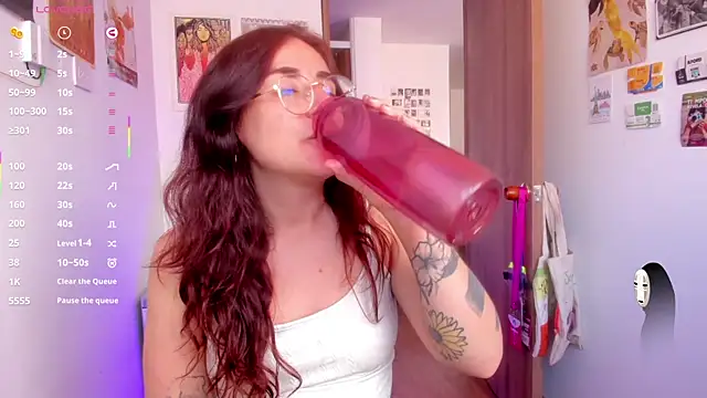 Snapshot of linda_giggle chatting on 05/25/26, 08:26 linda giggle online show from 05/25/26, 08:26