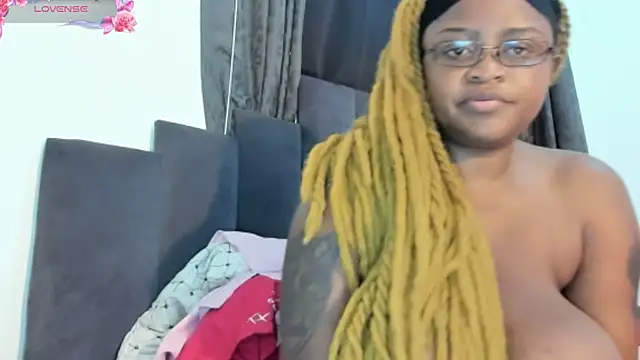 Snapshot of CuteBustyBabes chatting on 12/26/24, 08:50 CuteBustyBabes online show from 12/26/24, 08:50