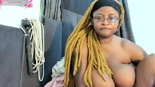 Snapshot of CuteBustyBabes chatting on 12/28/24, 10:44 CuteBustyBabes online show from 12/28/24, 10:44