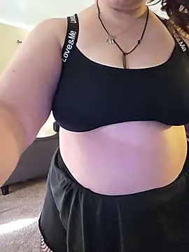 Snapshot of BBWQUEENBEEE chatting on 06/12/26, 12:53 BBWQUEENBEEE online show from 06/12/26, 12:53