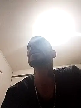 wuacho28 online show from 05/04/26, 01:34