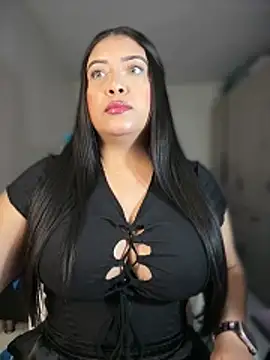 Snapshot of cami_ortiz__ chatting on 12/19/25, 04:41 cami ortiz online show from 12/19/25, 04:41