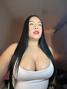 Snapshot of cami_ortiz__ chatting on 05/09/26, 05:01 cami ortiz online show from 05/09/26, 05:01