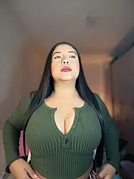 Snapshot of cami_ortiz__ chatting on 05/15/26, 05:36 cami ortiz online show from 05/15/26, 05:36
