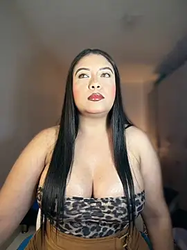 Snapshot of cami_ortiz__ chatting on 06/02/26, 04:58 cami ortiz online show from 06/02/26, 04:58