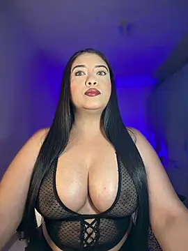 Snapshot of cami_ortiz__ chatting on 06/06/26, 04:50 cami ortiz online show from 06/06/26, 04:50