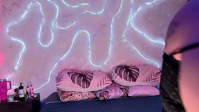 emmajohnss online show from 12/17/25, 05:13