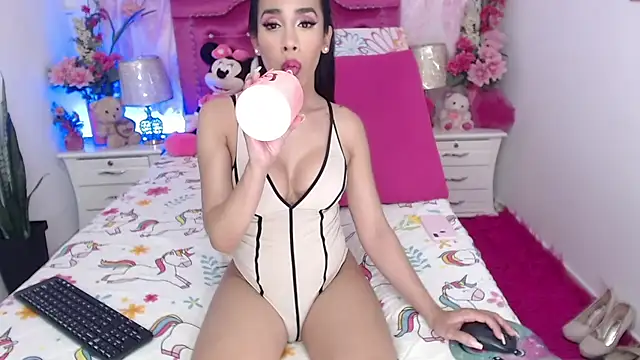 Divaxhermosa online show from 05/27/26, 10:29