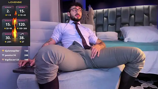 Snapshot of MarkWalker__ chatting on 02/07/25, 01:22 MarkWalker online show from 02/07/25, 01:22