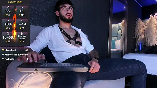 Snapshot of MarkWalker__ chatting on 03/11/25, 02:07 MarkWalker online show from 03/11/25, 02:07