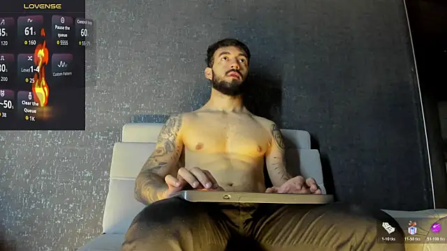 Snapshot of MarkWalker__ chatting on 12/04/25, 10:13 MarkWalker online show from 12/04/25, 10:13