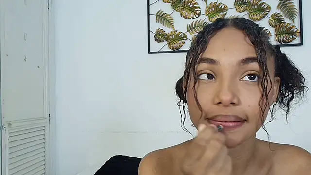 Snapshot of kristyl_paez chatting on 10/15/25, 08:20 kristyl paez online show from 10/15/25, 08:20