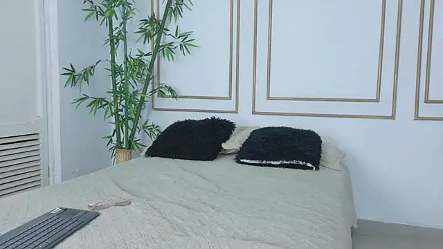 Snapshot of kristyl_paez chatting on 11/13/25, 07:35 kristyl paez online show from 11/13/25, 07:35