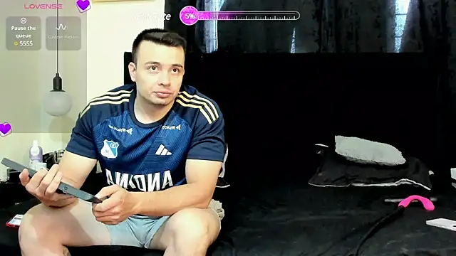 Snapshot of lissandthor13 chatting on 02/15/25, 08:33 lissandthor13 online show from 02/15/25, 08:33