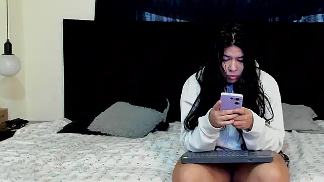 Snapshot of lissandthor13 chatting on 10/30/25, 11:22 lissandthor13 online show from 10/30/25, 11:22