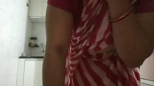 Snapshot of Riyasingh9 chatting on 07/20/26, 04:05 Riyasingh9 online show from 07/20/26, 04:05