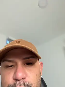 Snapshot of nicolas_cox chatting on 03/21/26, 10:35 nicolas cox online show from 03/21/26, 10:35