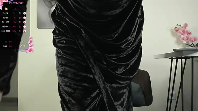 PoisonEvelyn online show from 12/19/25, 10:55