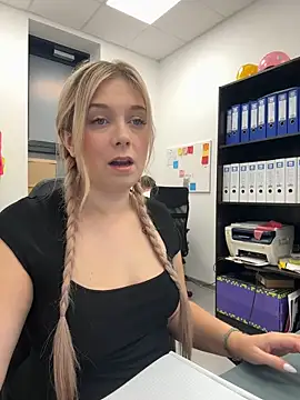 CherryAuroraa online show from 12/05/24, 08:22