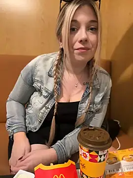 CherryAuroraa online show from 01/01/25, 10:03