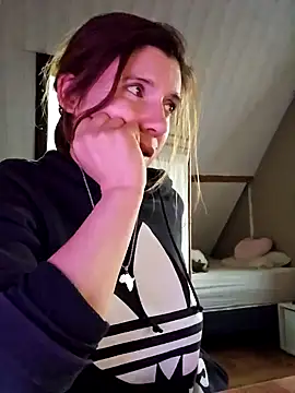 Snapshot of Lina_lou4 chatting on 01/19/25, 03:42 Lina lou4 online show from 01/19/25, 03:42