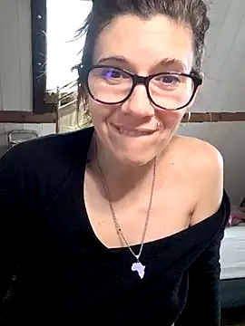 Snapshot of Lina_lou4 chatting on 03/15/25, 01:18 Lina lou4 online show from 03/15/25, 01:18