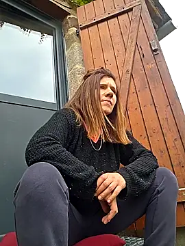 Snapshot of Lina_lou4 chatting on 10/24/25, 02:02 Lina lou4 online show from 10/24/25, 02:02