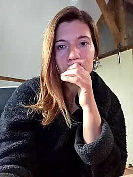 Snapshot of Lina_lou4 chatting on 10/27/25, 08:51 Lina lou4 online show from 10/27/25, 08:51