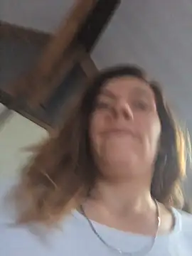 Snapshot of Lina_lou4 chatting on 11/17/25, 03:40 Lina lou4 online show from 11/17/25, 03:40