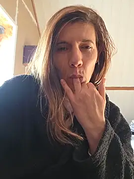 Snapshot of Lina_lou4 chatting on 12/16/25, 09:47 Lina lou4 online show from 12/16/25, 09:47