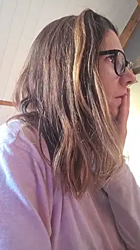 Snapshot of Lina_lou4 chatting on 12/18/25, 08:42 Lina lou4 online show from 12/18/25, 08:42