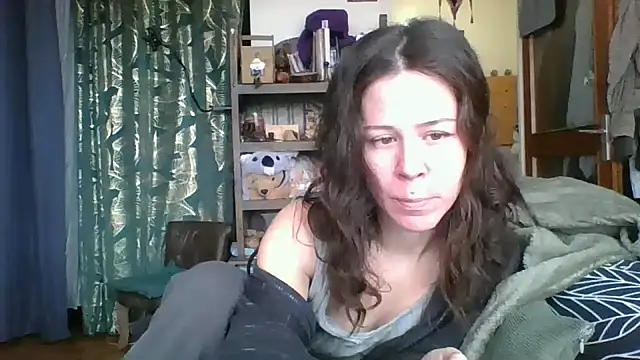 Snapshot of SuzieWanKenobi chatting on 12/11/24, 12:12 SuzieWanKenobi online show from 12/11/24, 12:12