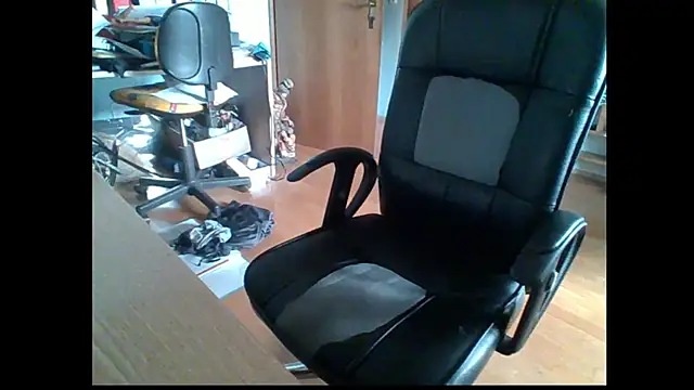 Snapshot of michl9322 chatting on 10/06/25, 09:07 michl9322 online show from 10/06/25, 09:07