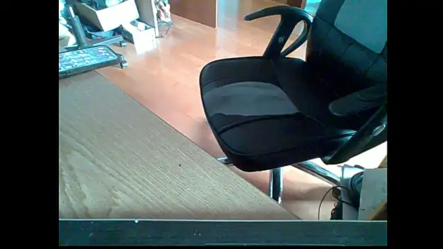 Snapshot of michl9322 chatting on 11/15/25, 11:18 michl9322 online show from 11/15/25, 11:18