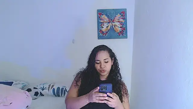 Snapshot of luciana_keating chatting on 11/29/25, 12:13 luciana keating online show from 11/29/25, 12:13