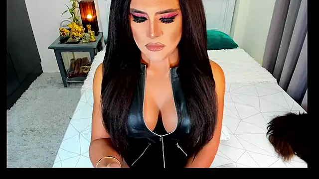 MissNaughtyTyra online show from 04/23/26, 01:18