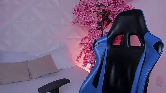 cora 22 online show from 12/15/25, 01:15