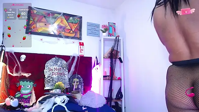 louise nails online show from 10/31/25, 02:18