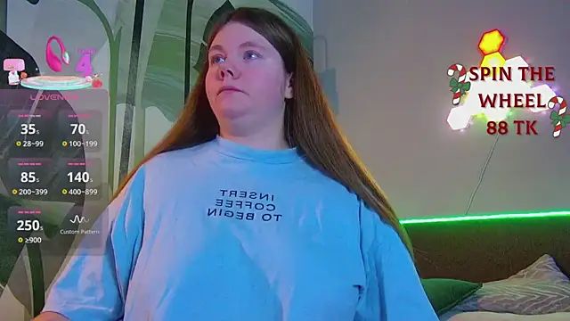 Snapshot of RubyValen chatting on 12/18/25, 01:44 RubyValen online show from 12/18/25, 01:44