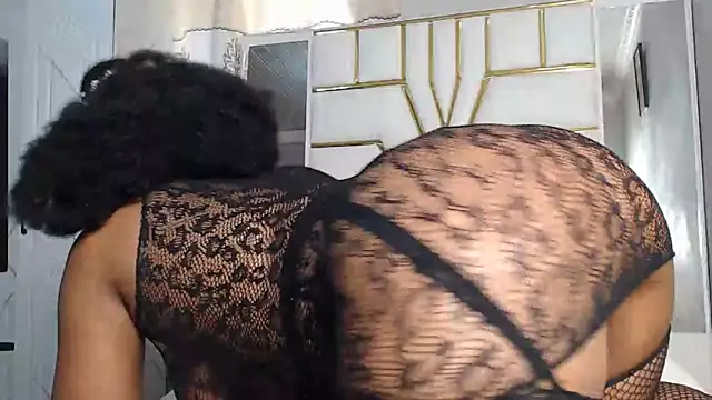 Snapshot of SexyyNana chatting on 02/08/25, 10:18 SexyyNana online show from 02/08/25, 10:18