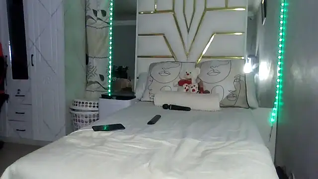 Snapshot of SexyyNana chatting on 10/17/25, 11:29 SexyyNana online show from 10/17/25, 11:29