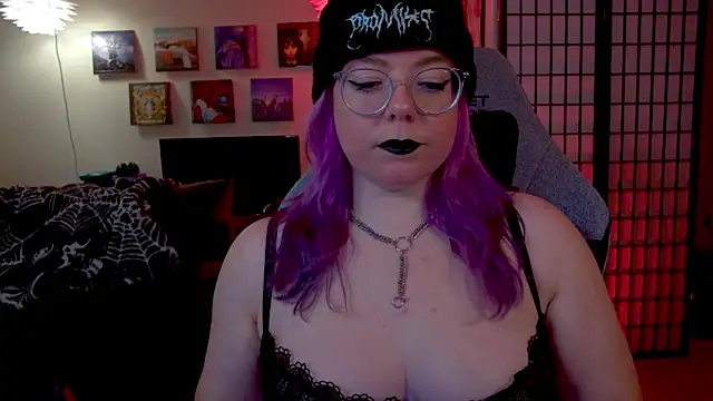 KiraSpitQueen online show from 02/01/26, 04:33