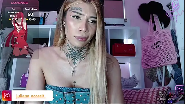 caroline cossei online show from 10/11/25, 09:46